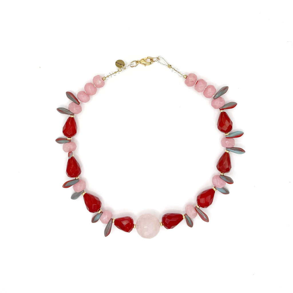 Collar Gaviota artesanal de cuarzo rosa y cristales rojos con detalles plateados — TIDE STONE España