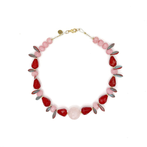 Collar Gaviota artesanal de cuarzo rosa y cristales rojos con detalles plateados — TIDE STONE España