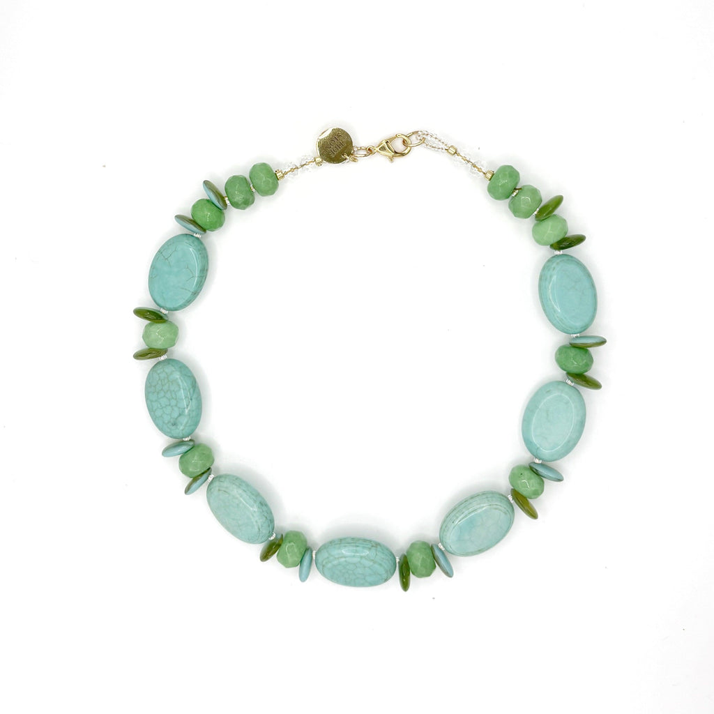 Collar Cíes artesanal de jade y turquesa en tonos verdes y azul transparente — TIDE STONE España